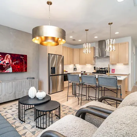 Trillium-3 Unit Combo-Private Decks-Near Broadway Villa